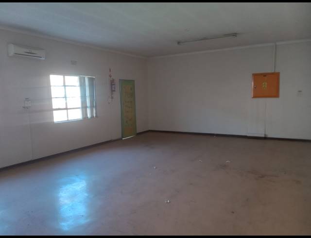 348M² BUILDING TO LET IN APEX